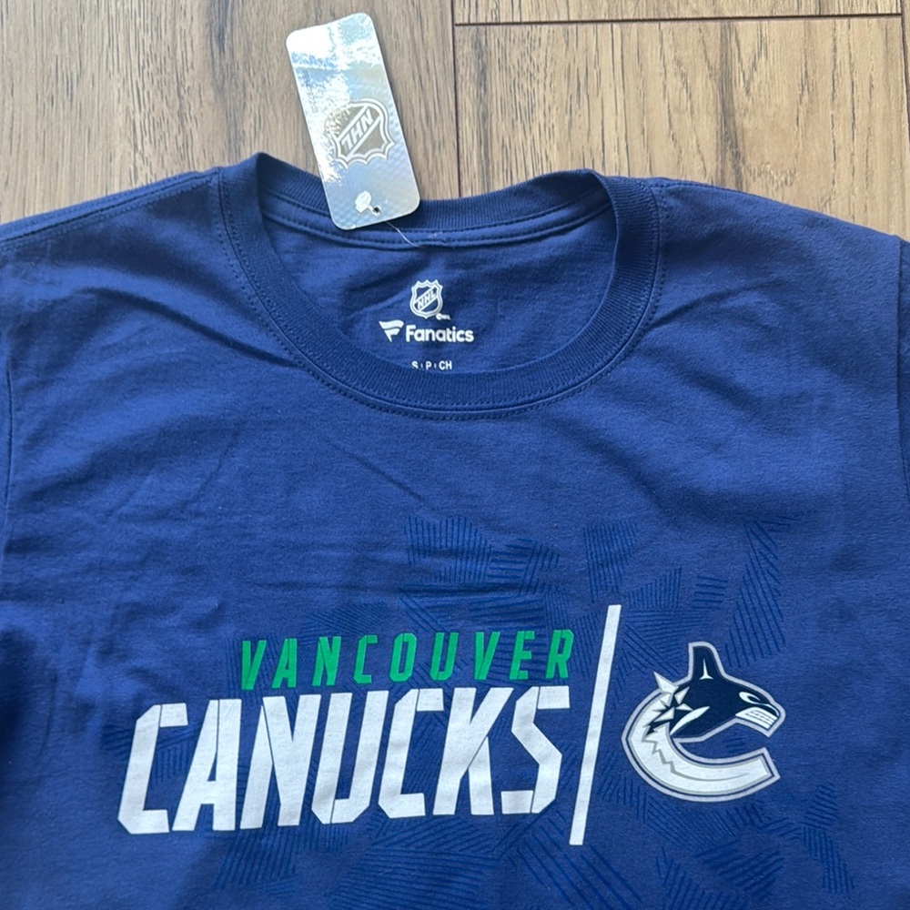 NWT Fanatics Vancouver Canucks NHL Hockey Blue T-Shirt Men’s Small